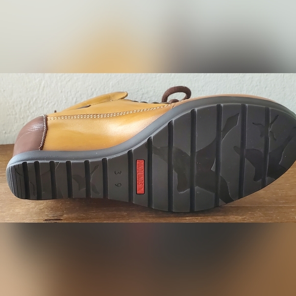 Shoes - Picture 8 of 10